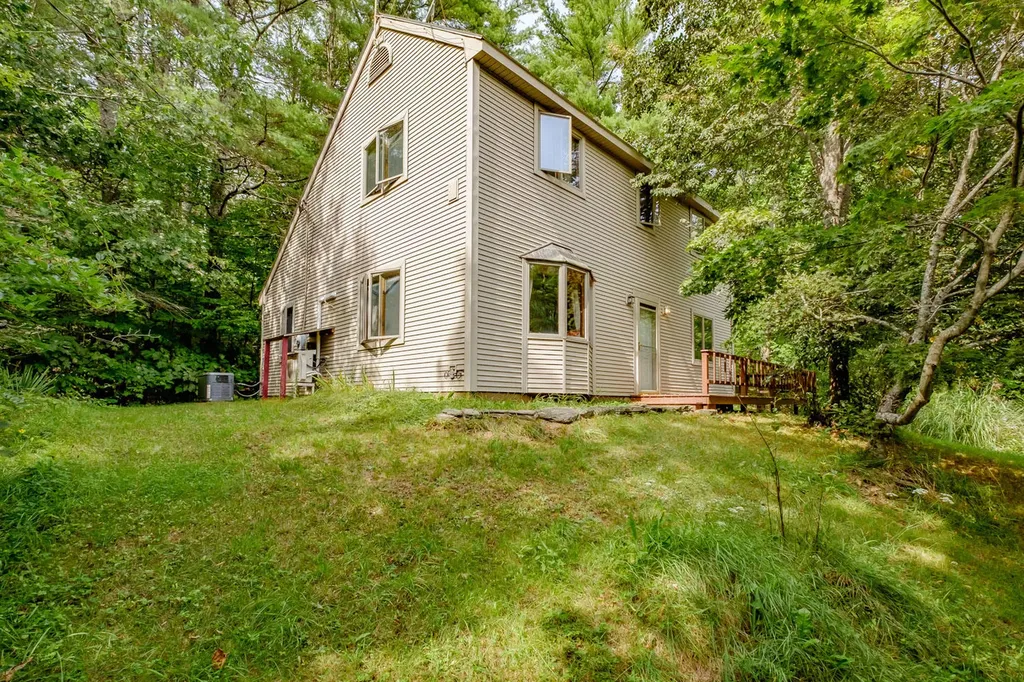 595 Old County Road Washington ME 04574