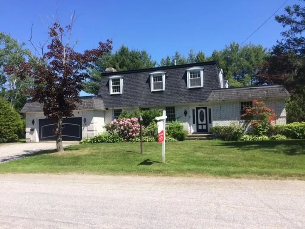 19 Robinson Gardens Lewiston ME 04240