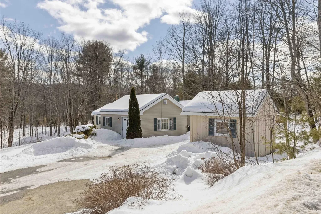 231 Chicopee Road Buxton ME 04093