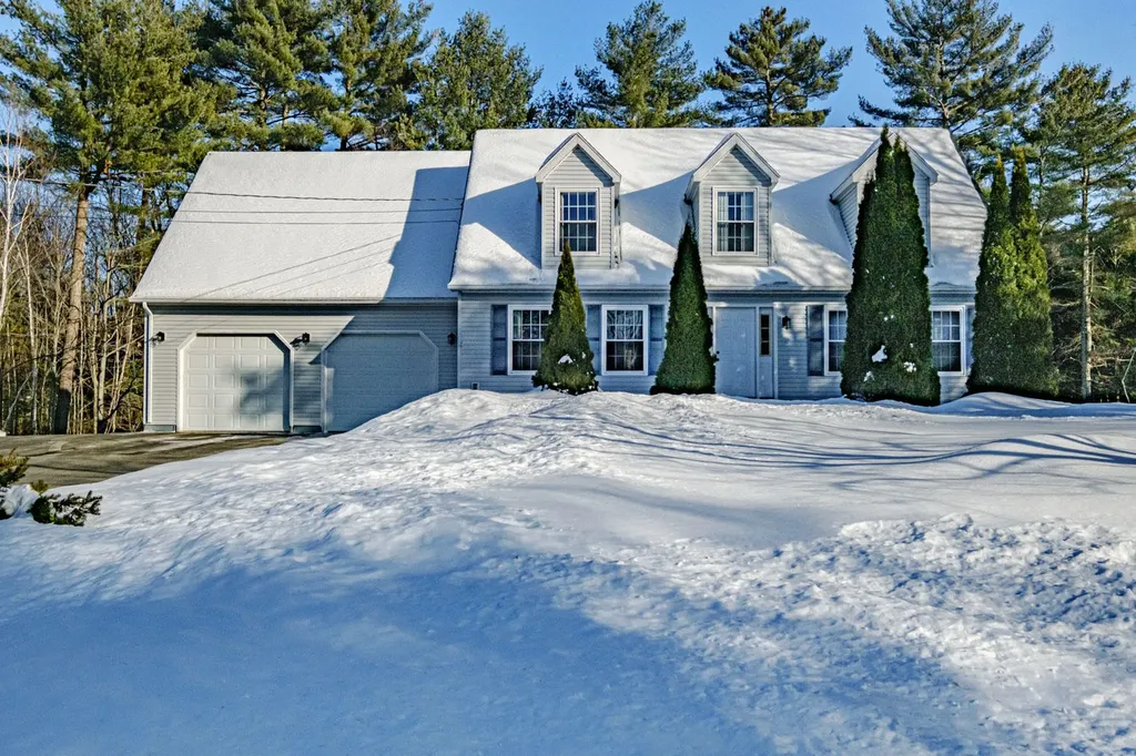 20 Easy Street Standish ME 04084