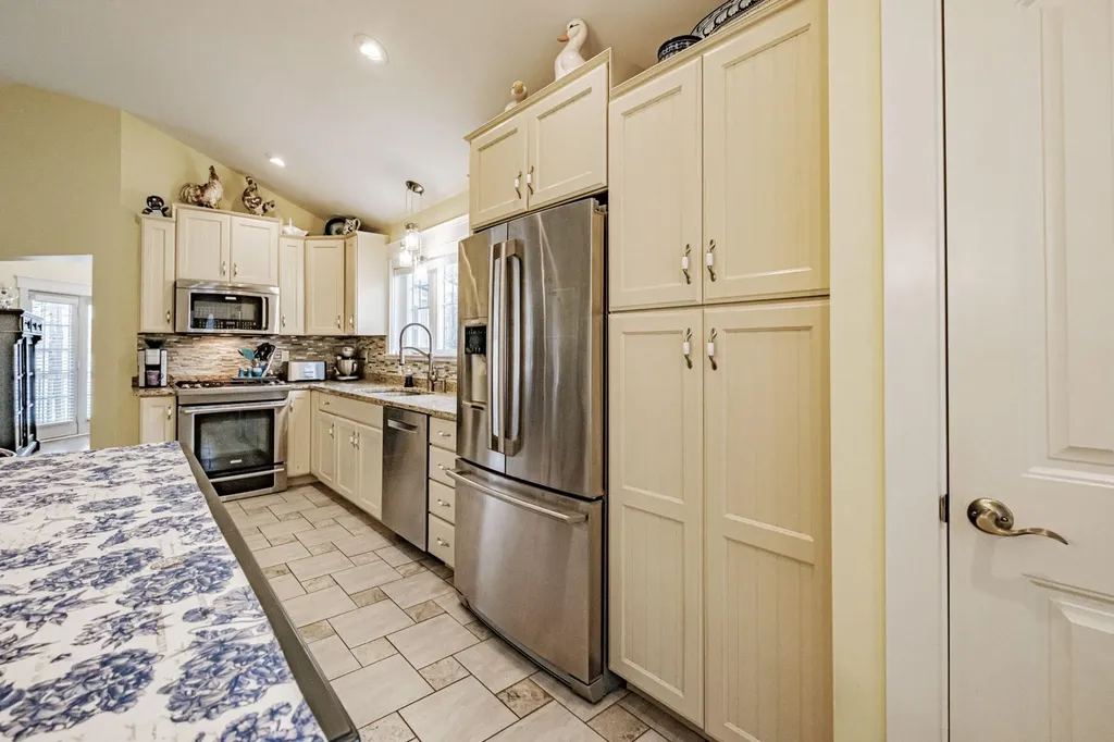 86 Cedar Lane Nobleboro ME 04555