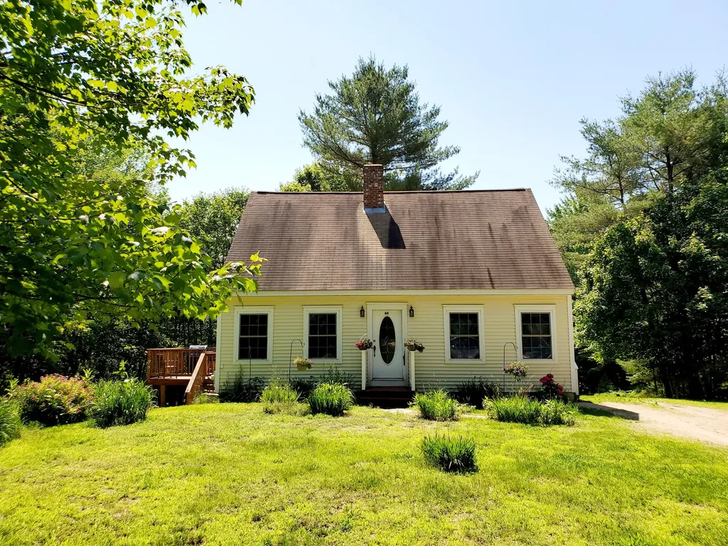 44 Mountain View Road Naples ME 04055