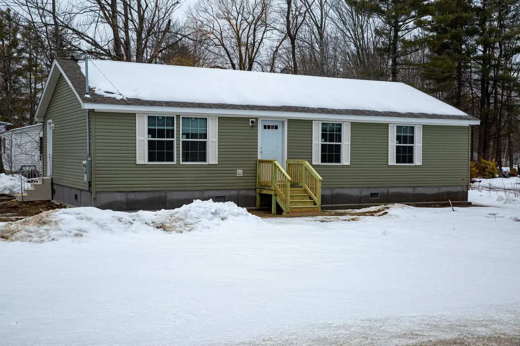 181 Manley Road Auburn ME 04210