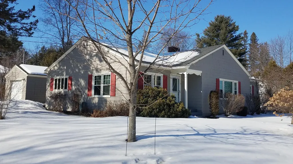 7 Roberts Avenue Waterville ME 04901