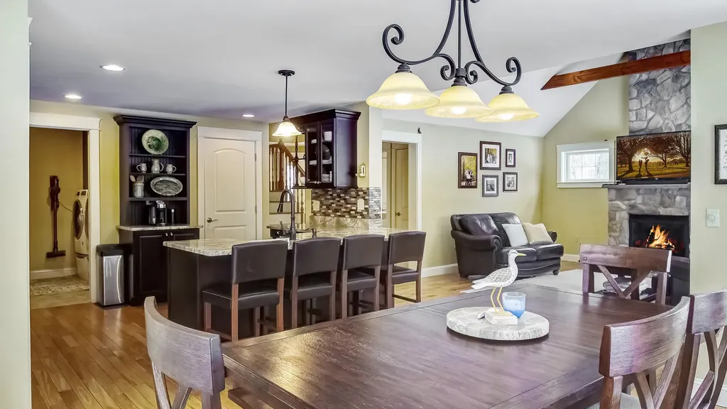 33 Deerfield Drive Brunswick ME 04011