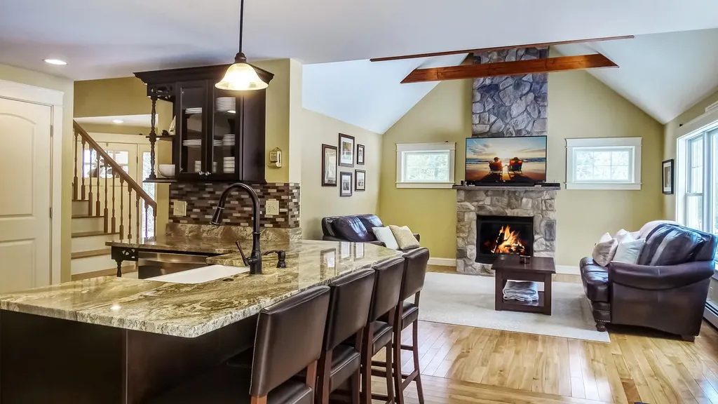 33 Deerfield Drive Brunswick ME 04011