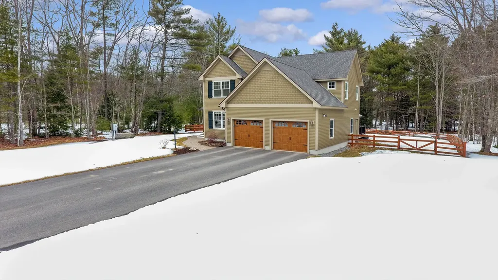 33 Deerfield Drive Brunswick ME 04011