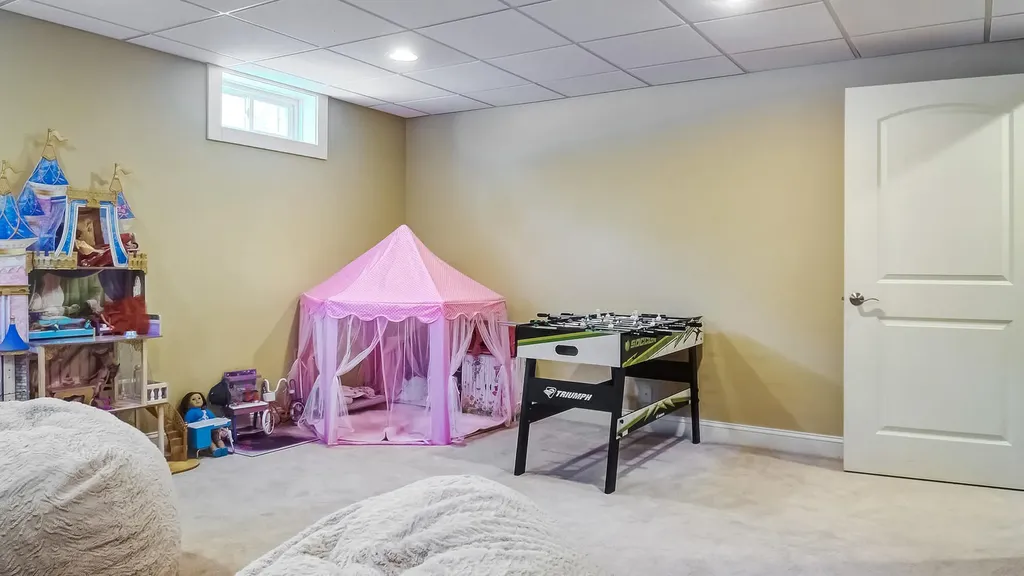 33 Deerfield Drive Brunswick ME 04011