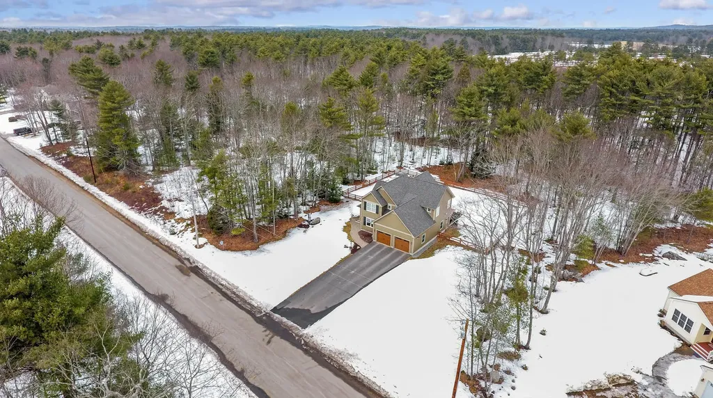 33 Deerfield Drive Brunswick ME 04011