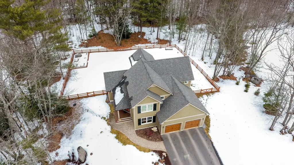 33 Deerfield Drive Brunswick ME 04011