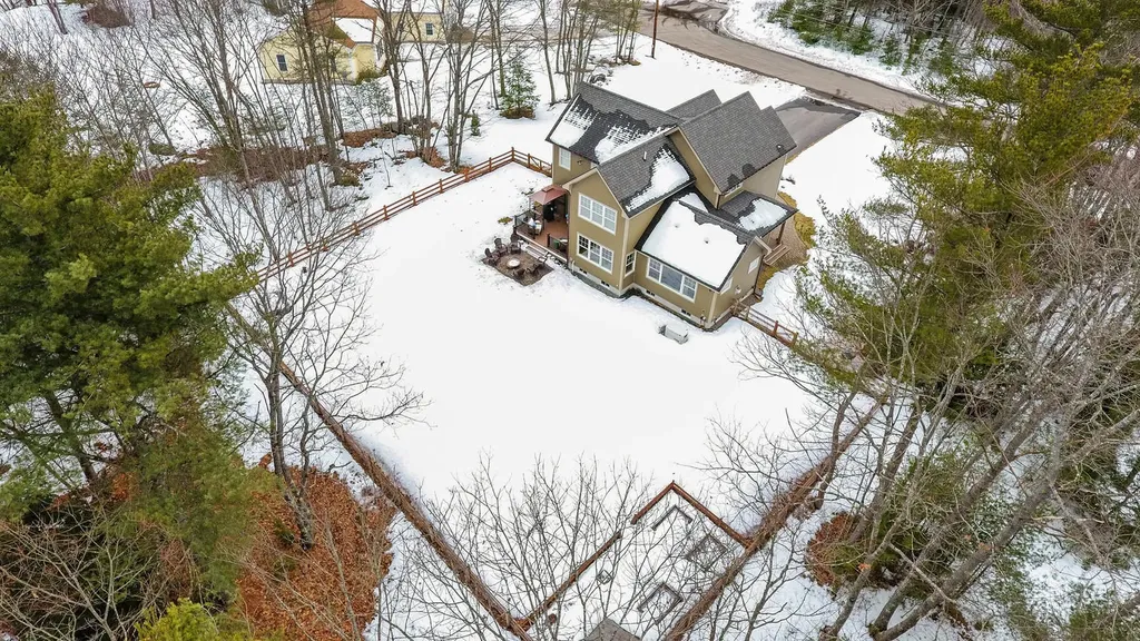 33 Deerfield Drive Brunswick ME 04011