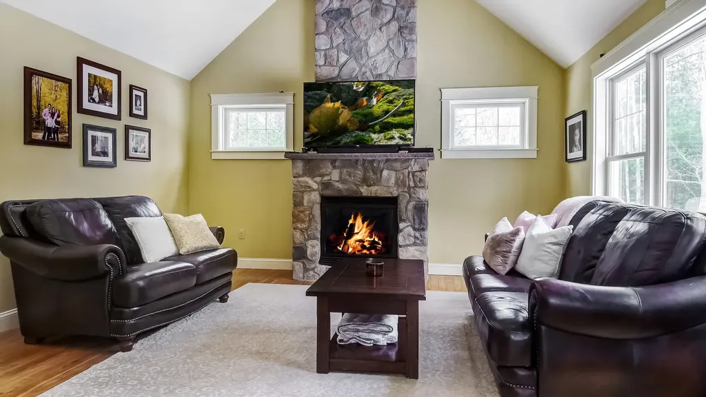 33 Deerfield Drive Brunswick ME 04011