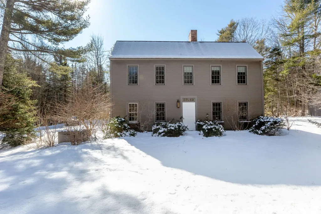 18 Castlewood Road Newcastle ME 04553
