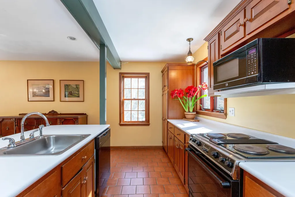 18 Castlewood Road Newcastle ME 04553