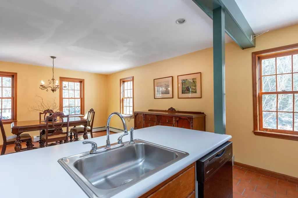 18 Castlewood Road Newcastle ME 04553