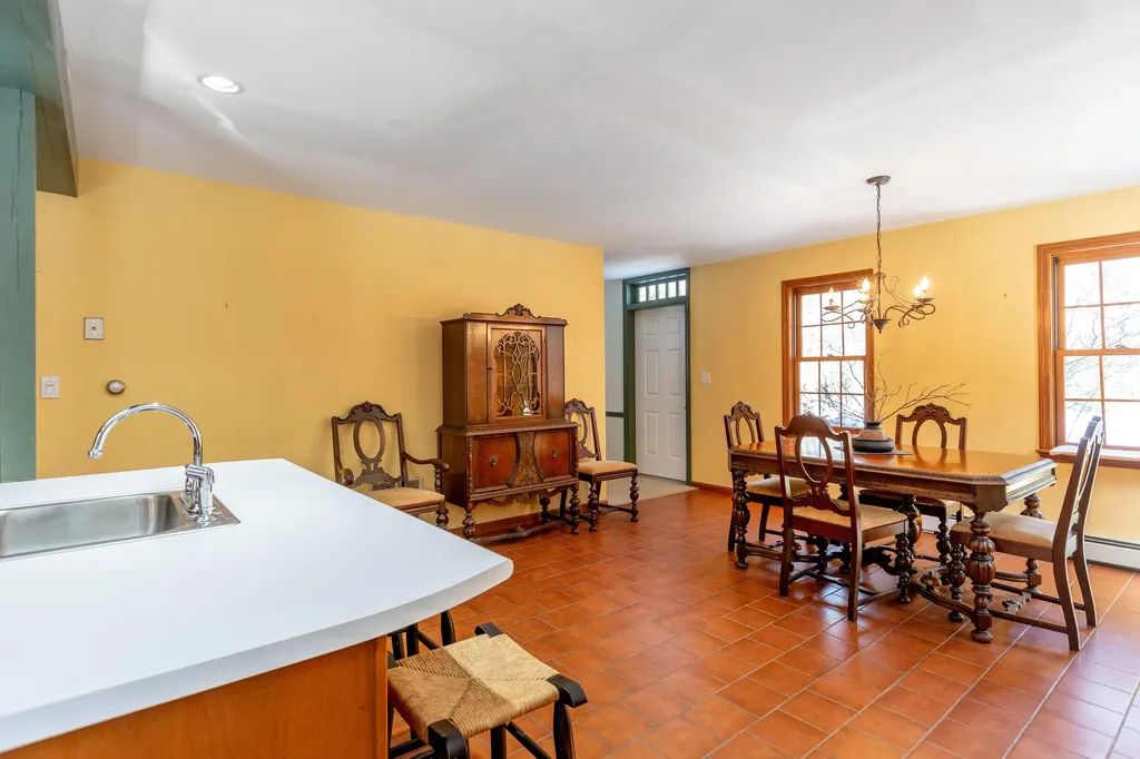 18 Castlewood Road Newcastle ME 04553