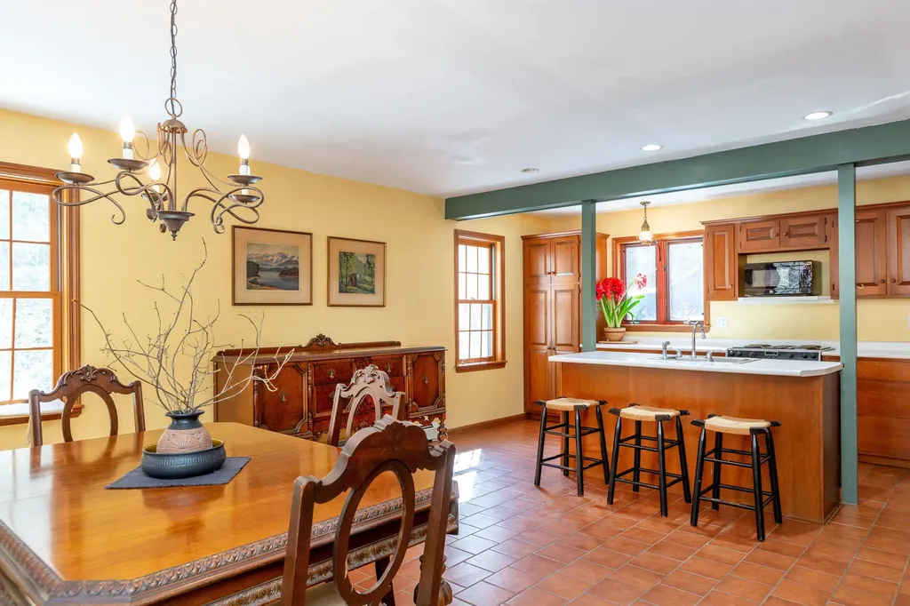 18 Castlewood Road Newcastle ME 04553