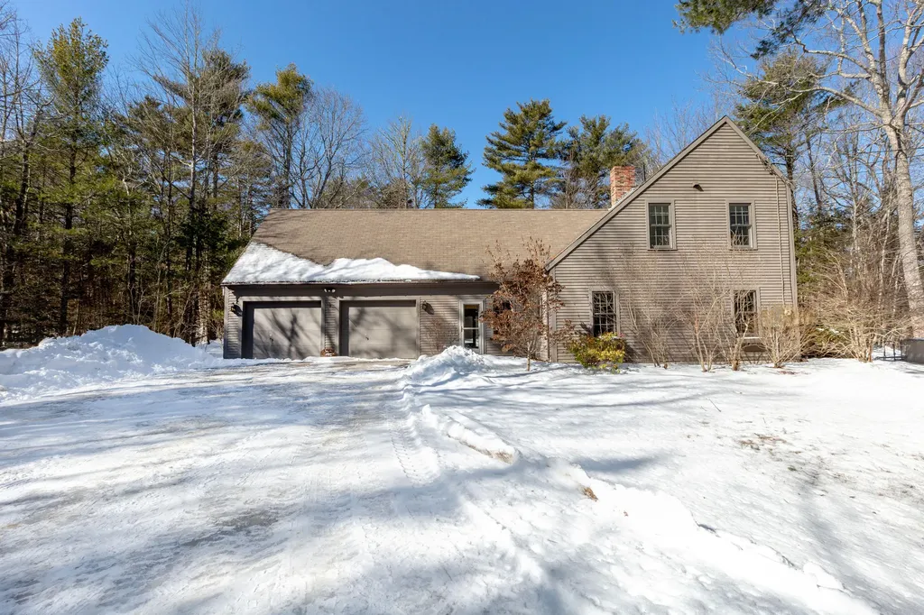 18 Castlewood Road Newcastle ME 04553