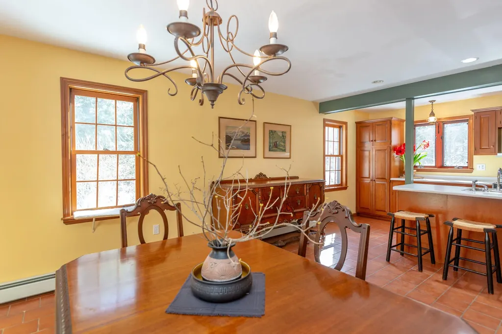 18 Castlewood Road Newcastle ME 04553