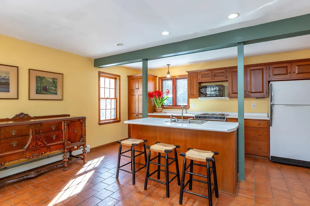 18 Castlewood Road Newcastle ME 04553