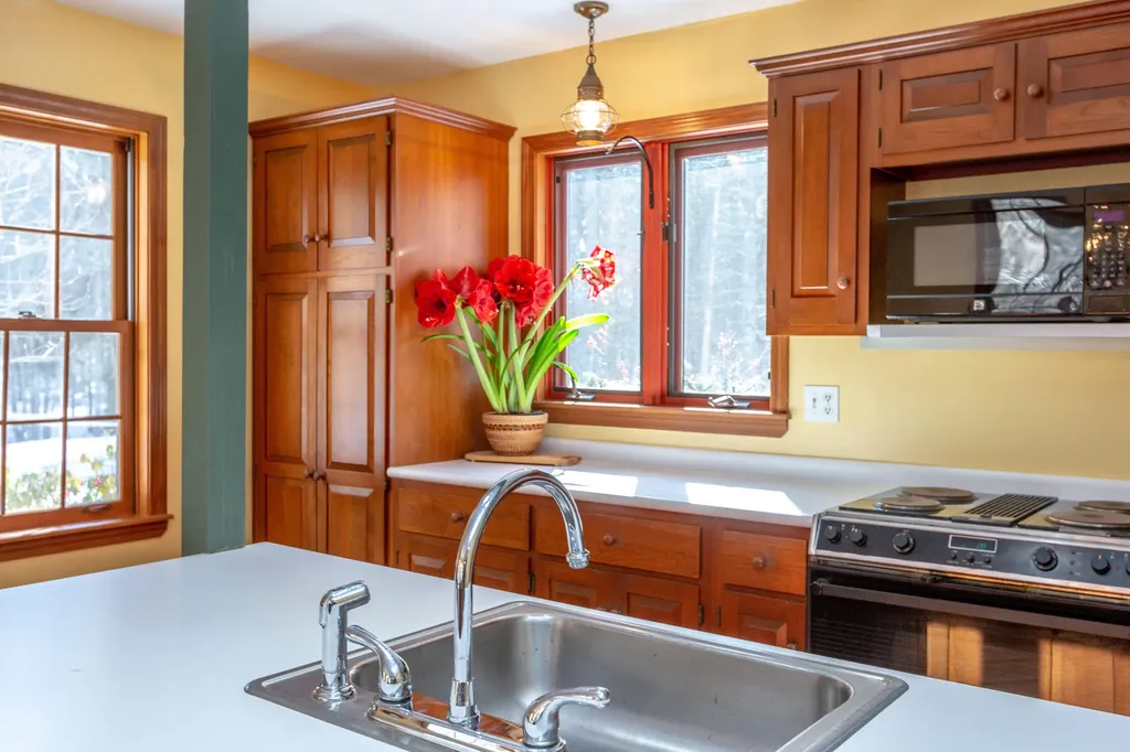18 Castlewood Road Newcastle ME 04553