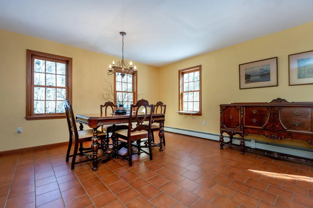 18 Castlewood Road Newcastle ME 04553