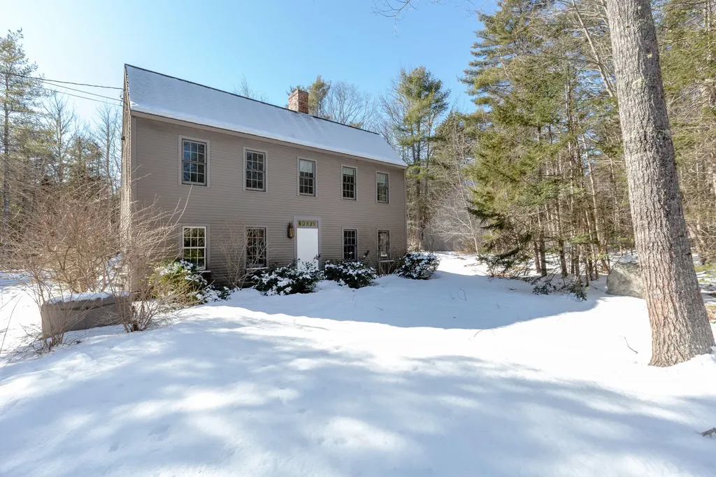 18 Castlewood Road Newcastle ME 04553