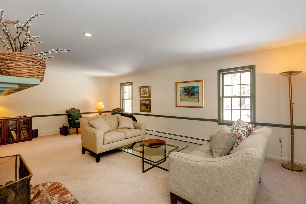 18 Castlewood Road Newcastle ME 04553