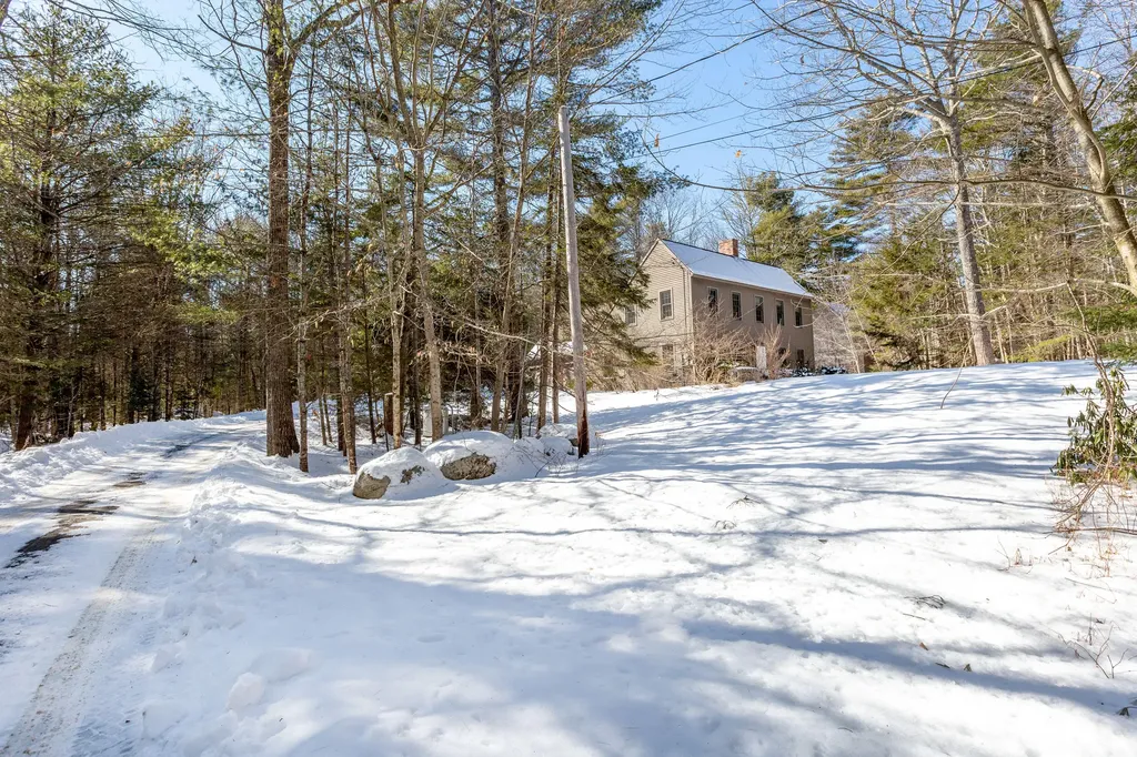 18 Castlewood Road Newcastle ME 04553