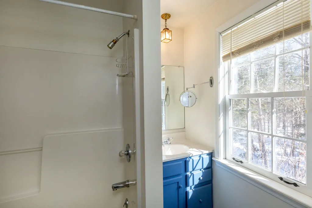18 Castlewood Road Newcastle ME 04553