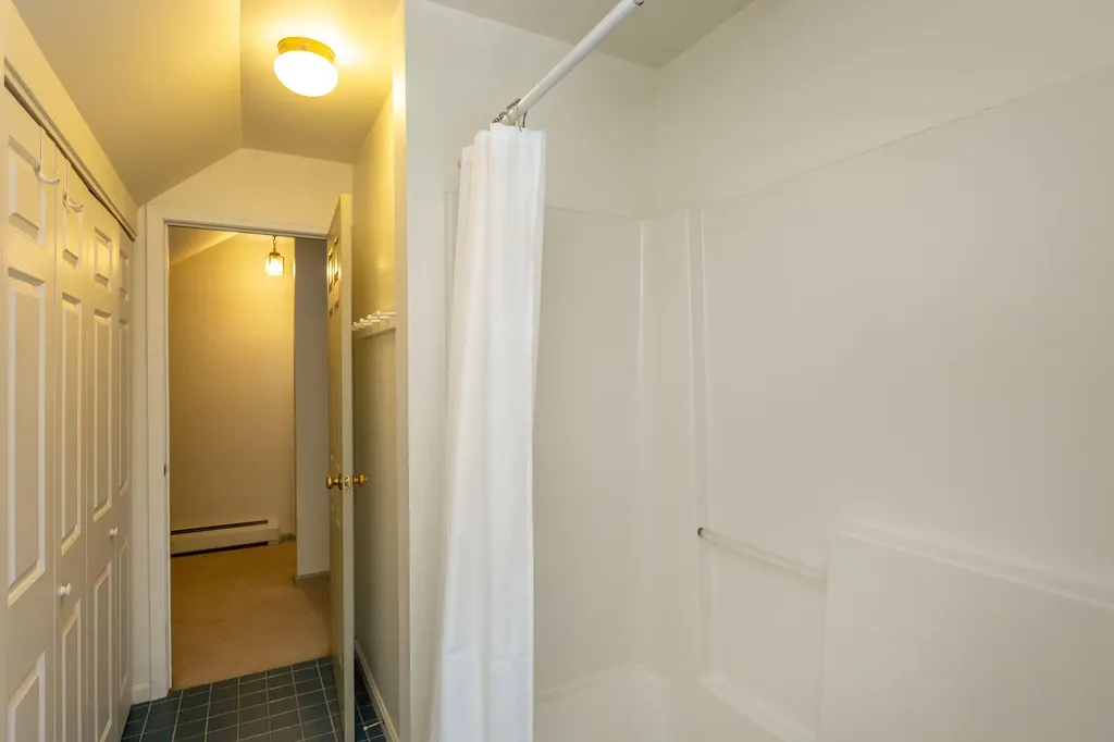 18 Castlewood Road Newcastle ME 04553