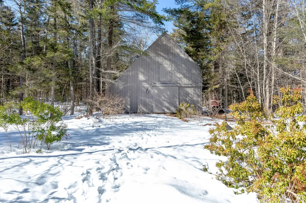 18 Castlewood Road Newcastle ME 04553