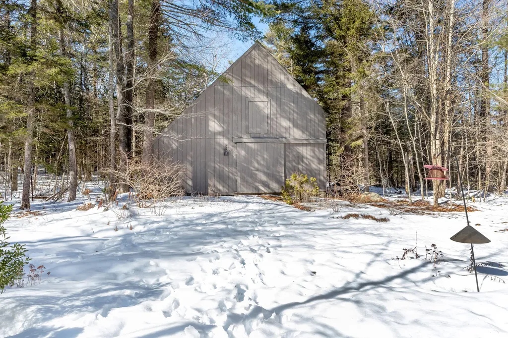 18 Castlewood Road Newcastle ME 04553