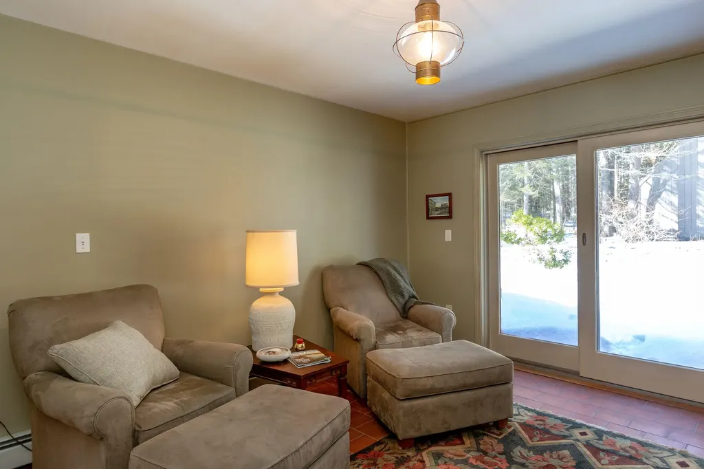 18 Castlewood Road Newcastle ME 04553