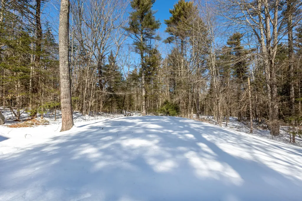 18 Castlewood Road Newcastle ME 04553