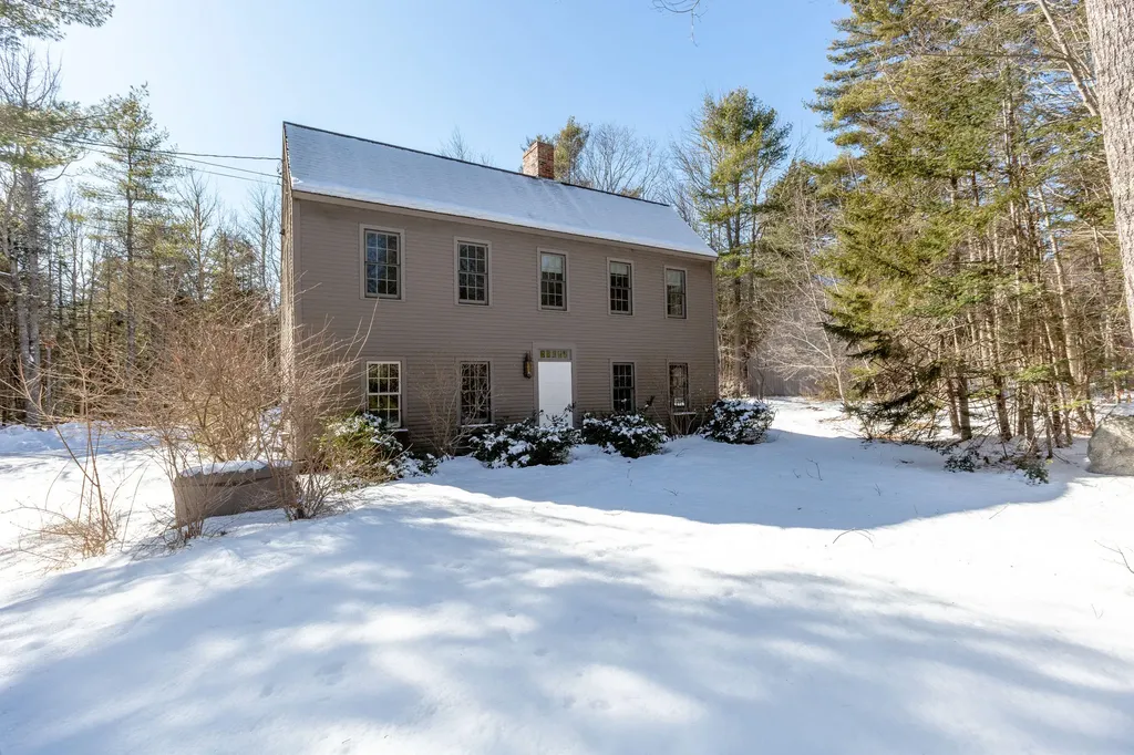 18 Castlewood Road Newcastle ME 04553