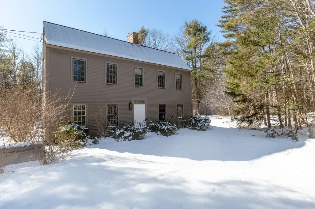 18 Castlewood Road Newcastle ME 04553