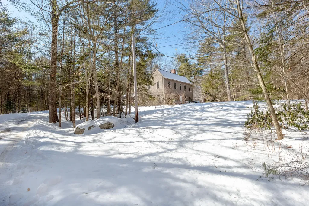 18 Castlewood Road Newcastle ME 04553