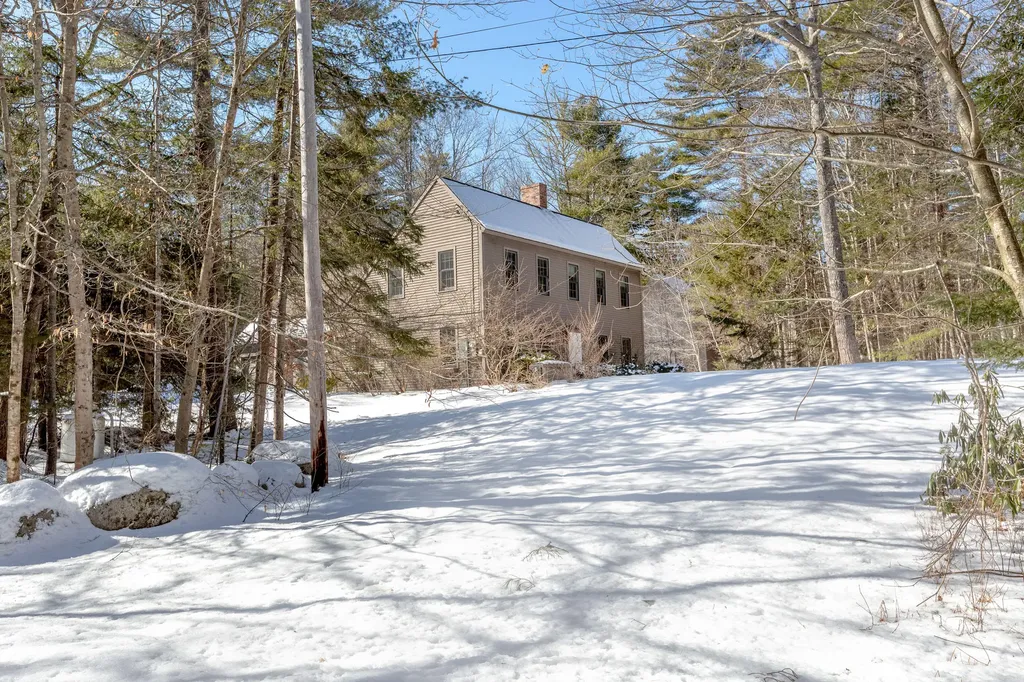 18 Castlewood Road Newcastle ME 04553