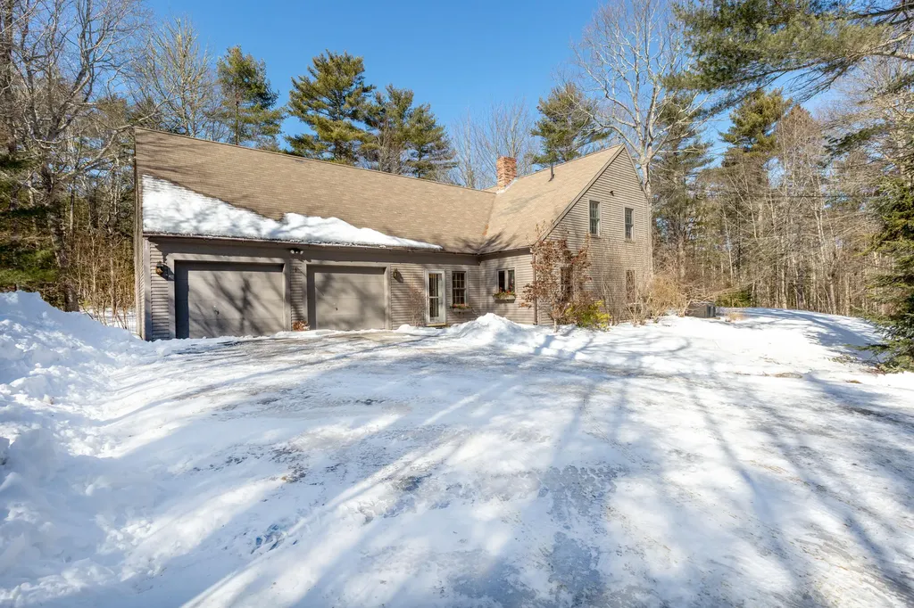 18 Castlewood Road Newcastle ME 04553