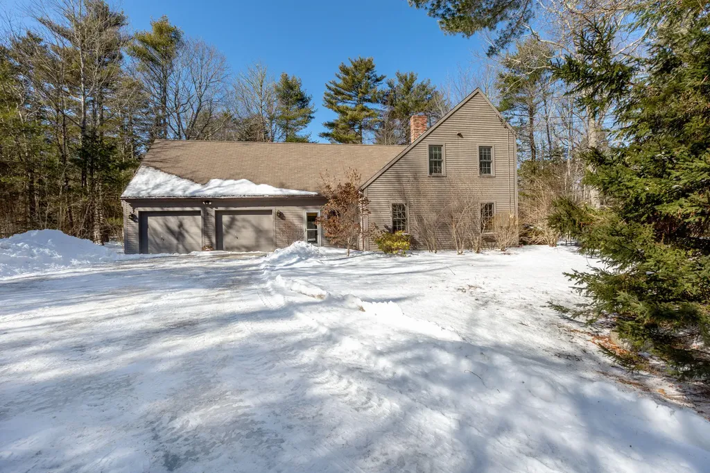 18 Castlewood Road Newcastle ME 04553