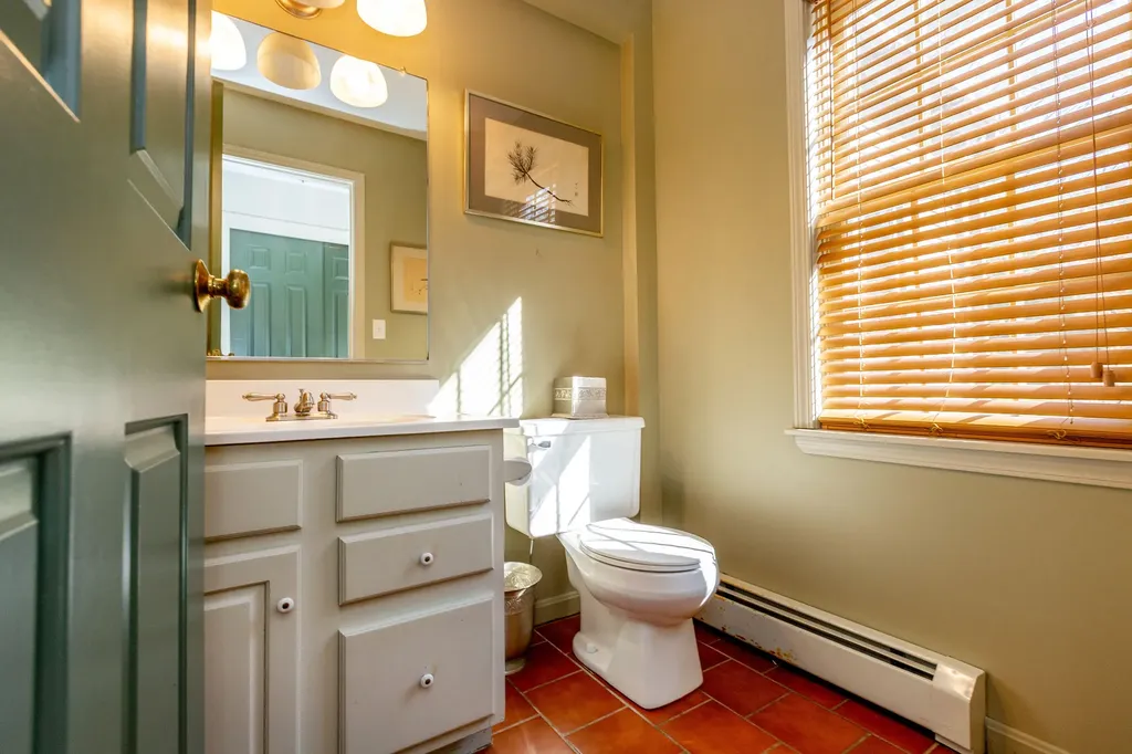 18 Castlewood Road Newcastle ME 04553