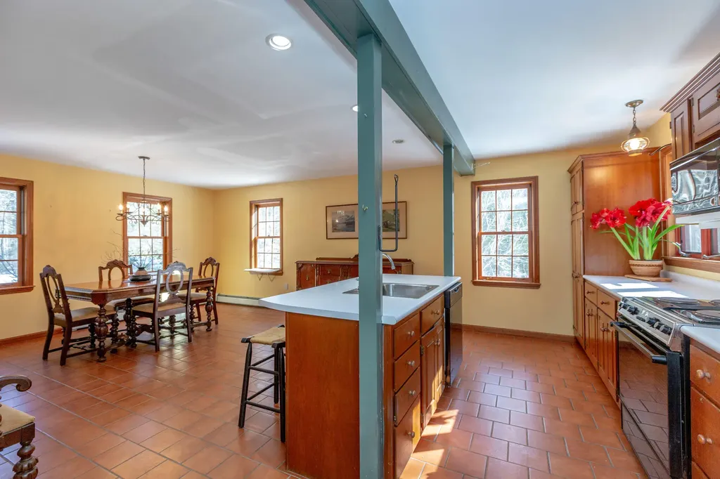 18 Castlewood Road Newcastle ME 04553