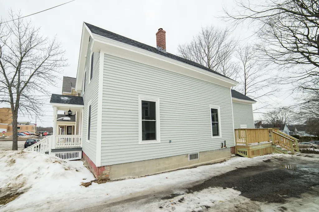 85 Montgomery Street Bangor ME 04401
