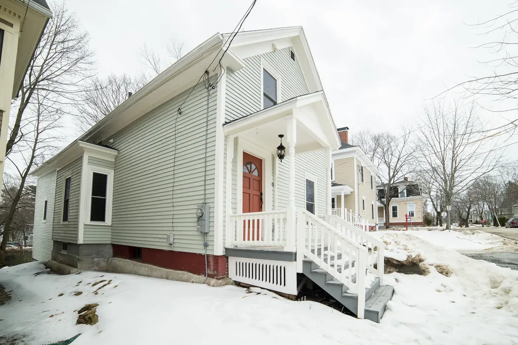 85 Montgomery Street Bangor ME 04401