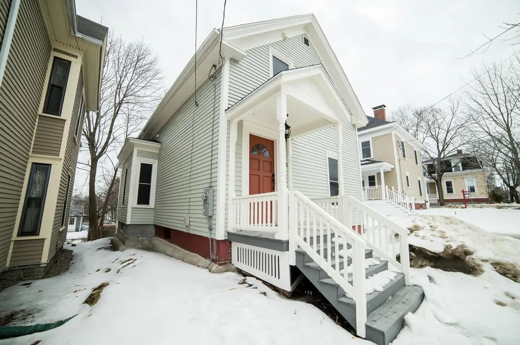 85 Montgomery Street Bangor ME 04401