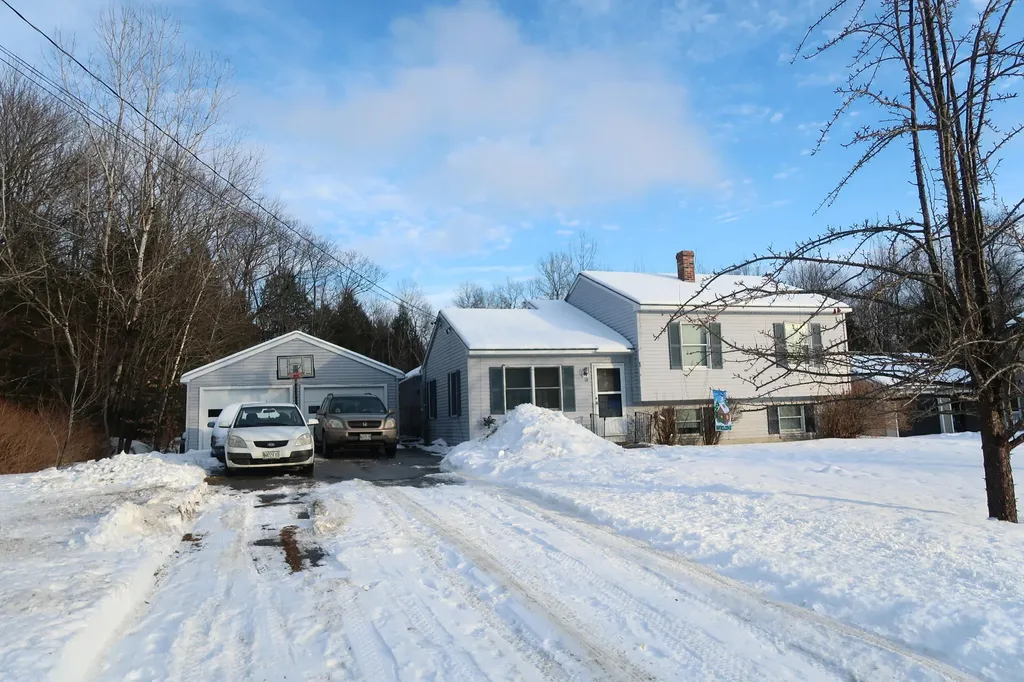 18 Deer Run Oakland ME 04963