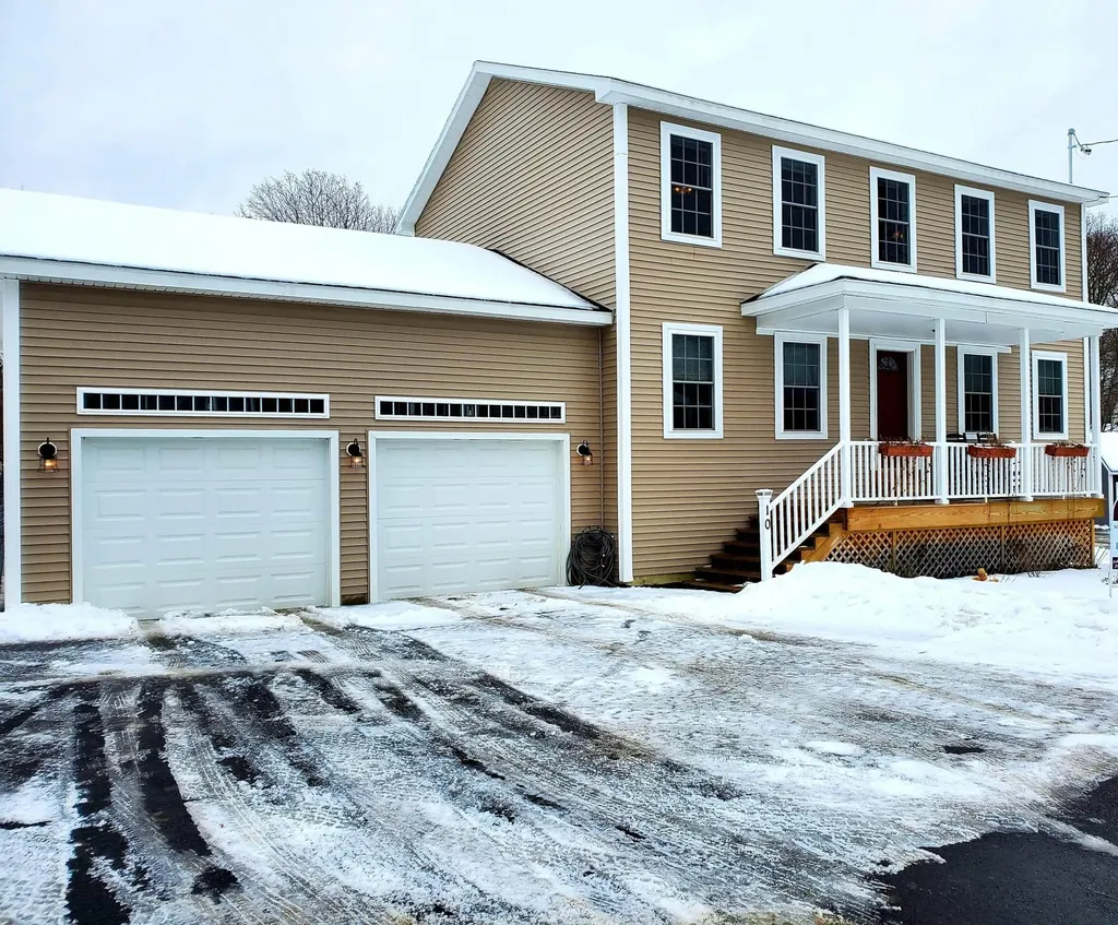 10 Ellis Court Bangor ME 04401
