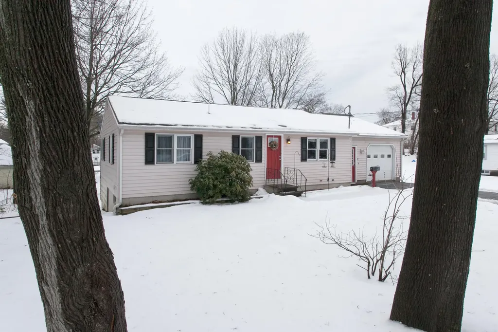 32 Middle Street Sanford ME 04073