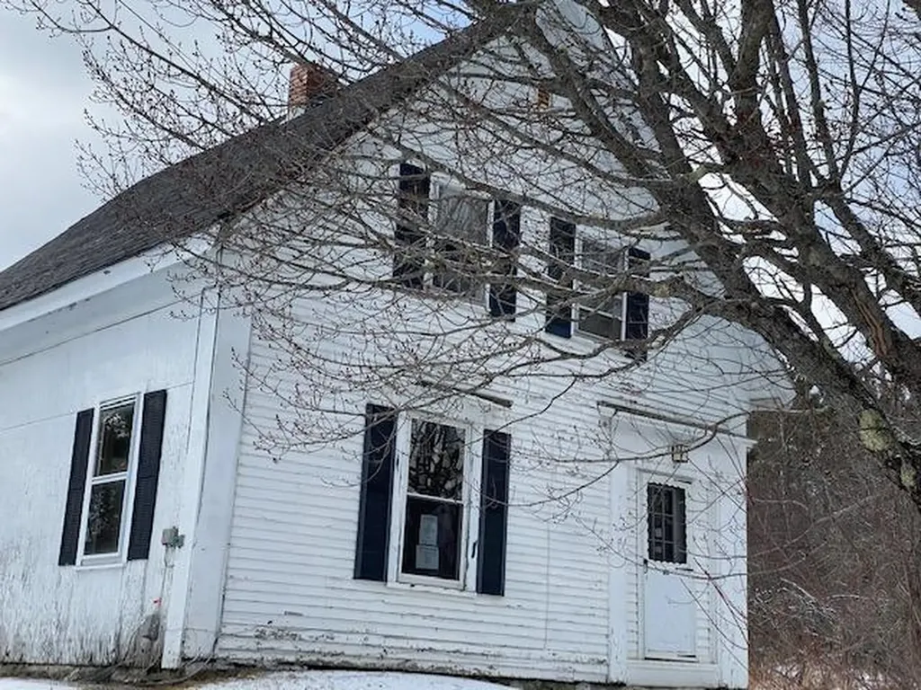 961 Main Street Calais ME 04619